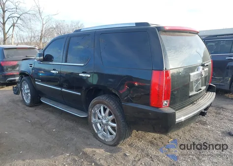 2011 Cadillac Escalade Luxury z USA, uszkodzony, nr VIN 1GYS4BEF7BR122885